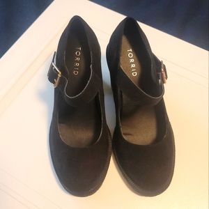 Torrid size 7 WW heeled shoes
